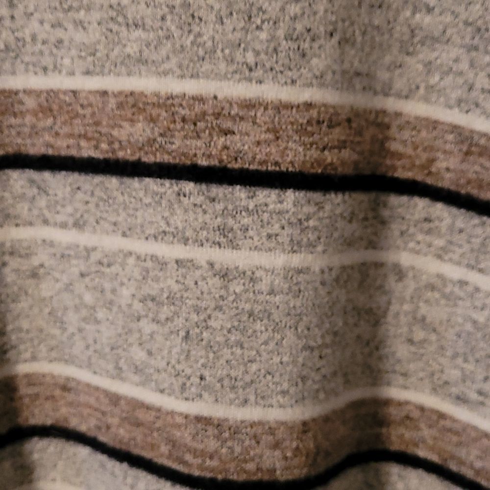 NWOT Hem & Thread Tunic/Sweater - Picture 2 of 5